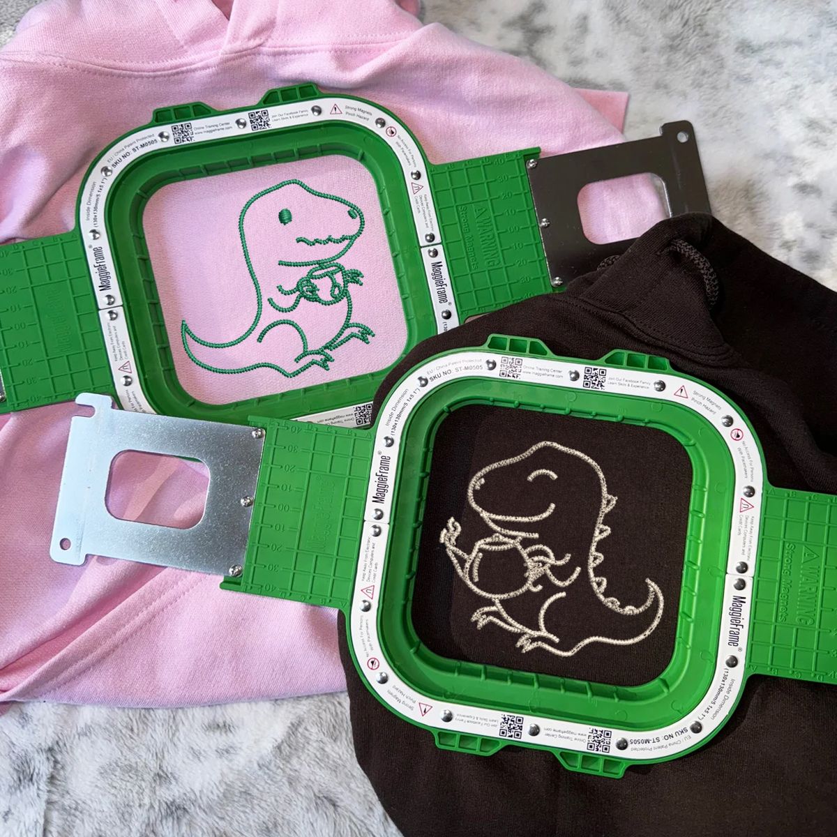 Individuell bestickte Tea Rex-Kapuzenpullover für Paare