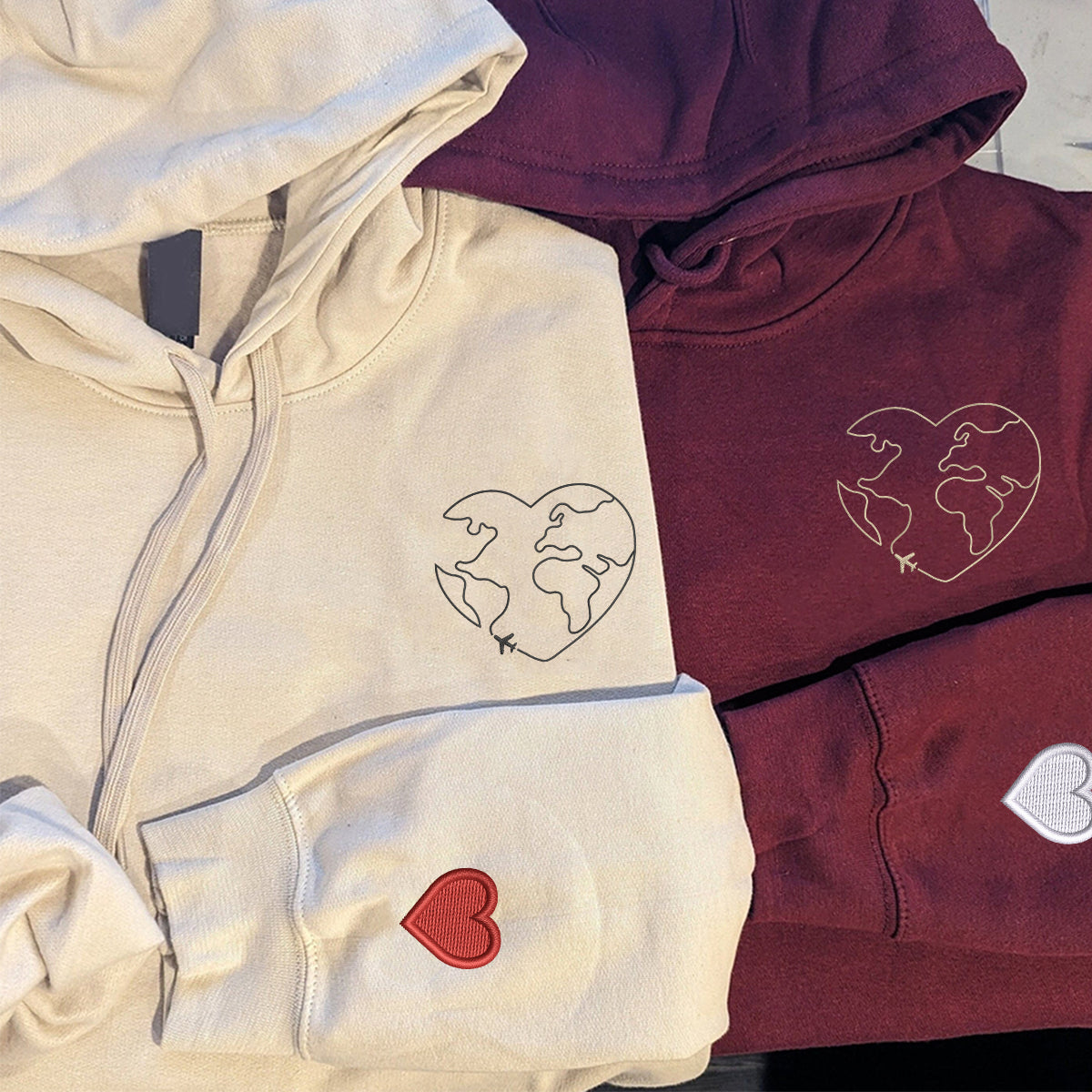 Individuell bestickte Reiseliebhaber-Kapuzenpullover für Paare