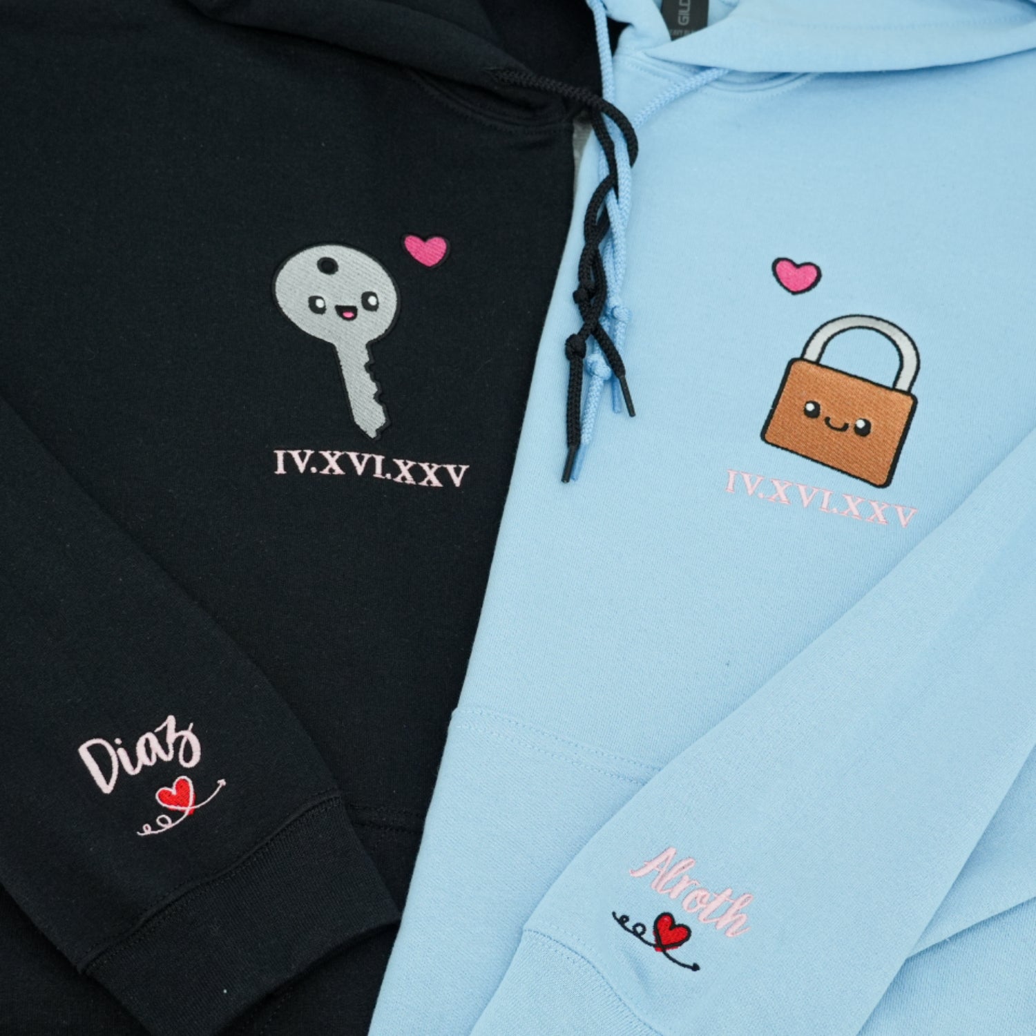 Süßes Paar Vorhängeschloss x Schlüssel Benutzerdefinierte römische Ziffer passende bestickte Hoodies für Paare