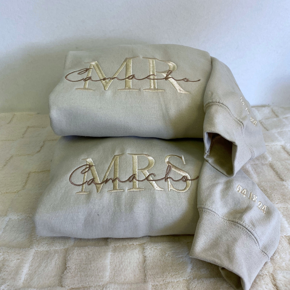 Bestickte Mr & Mrs Hoodies oder Sweatshirts