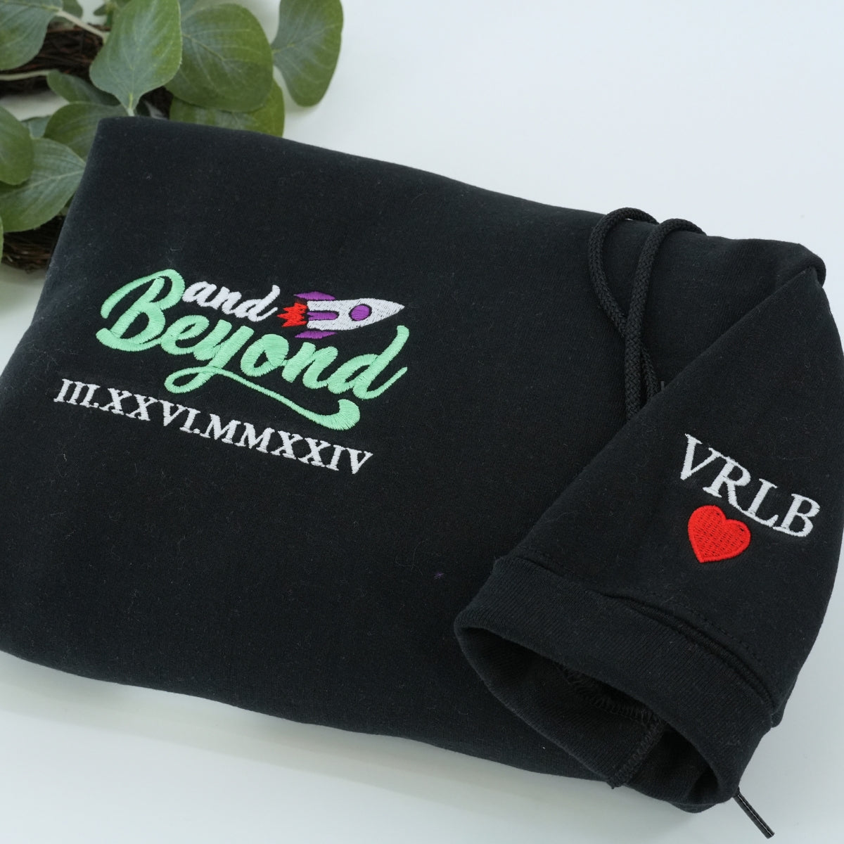 Bis zur Unendlichkeit und darüber hinaus, benutzerdefinierte römische Ziffern passende bestickte Hoodies für Paare