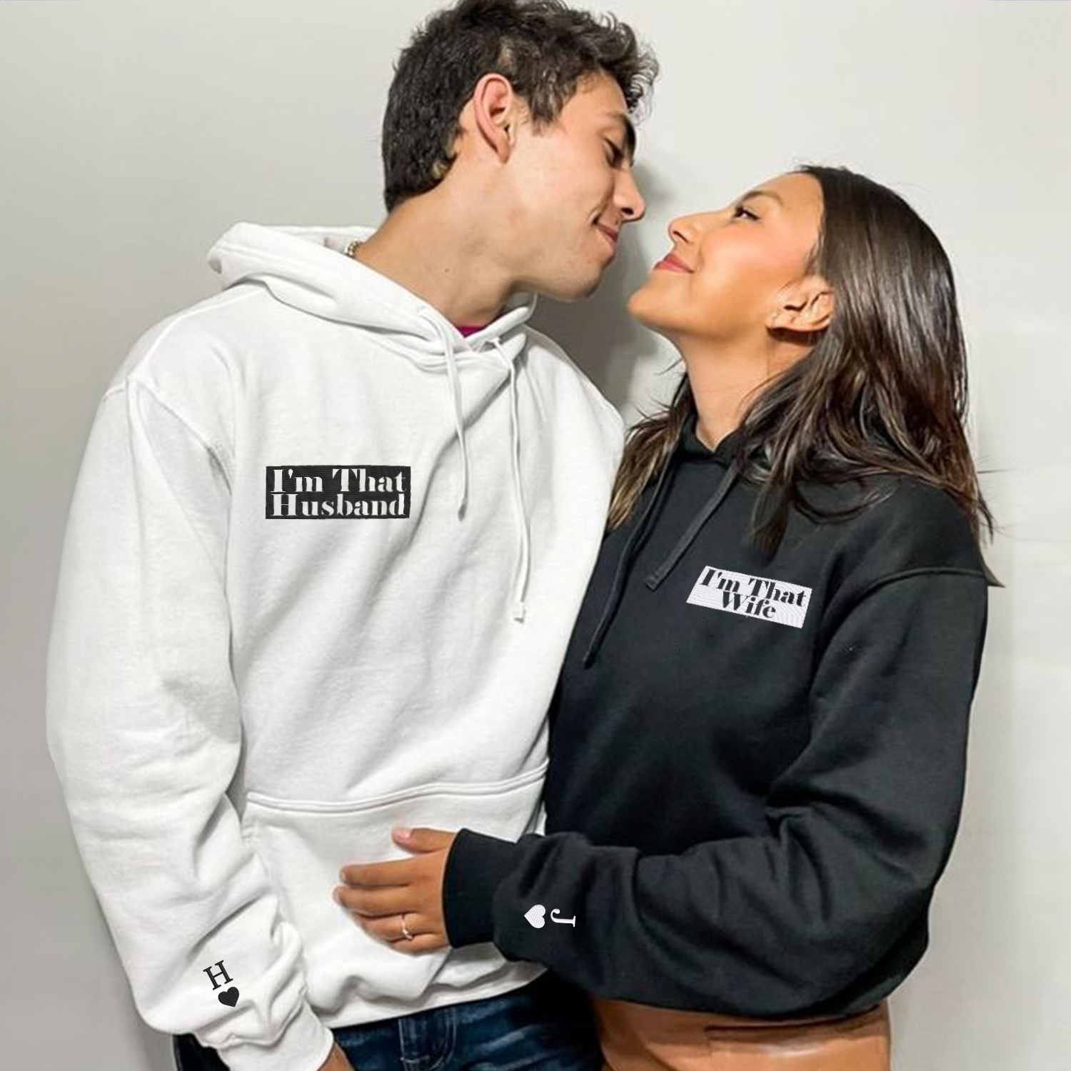 Individuell bestickte Kapuzenpullover mit der Aufschrift „I'm That Husband I'm That Wife“ für Paare