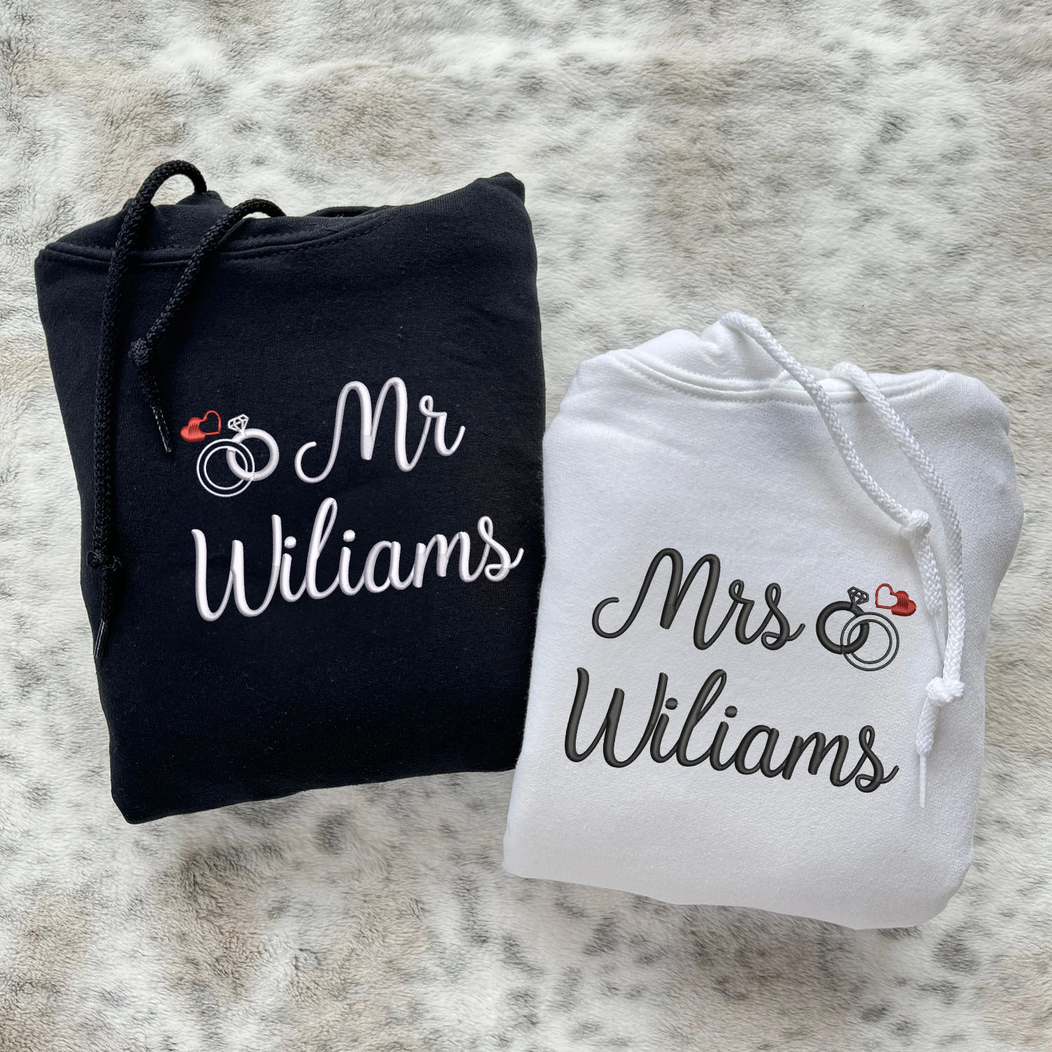 Bestickte Mr & Mrs Hoodies oder Sweatshirts mit individuellem Aufdruck am Ärmel