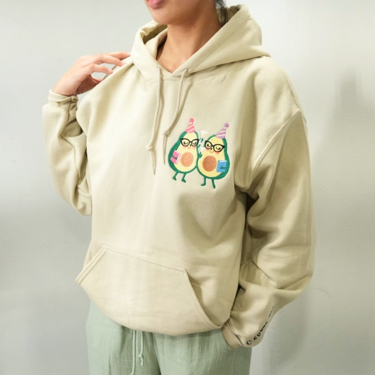 Individuell bestickte Engel- und Dämonenkatze-Kapuzenpullover für Paare