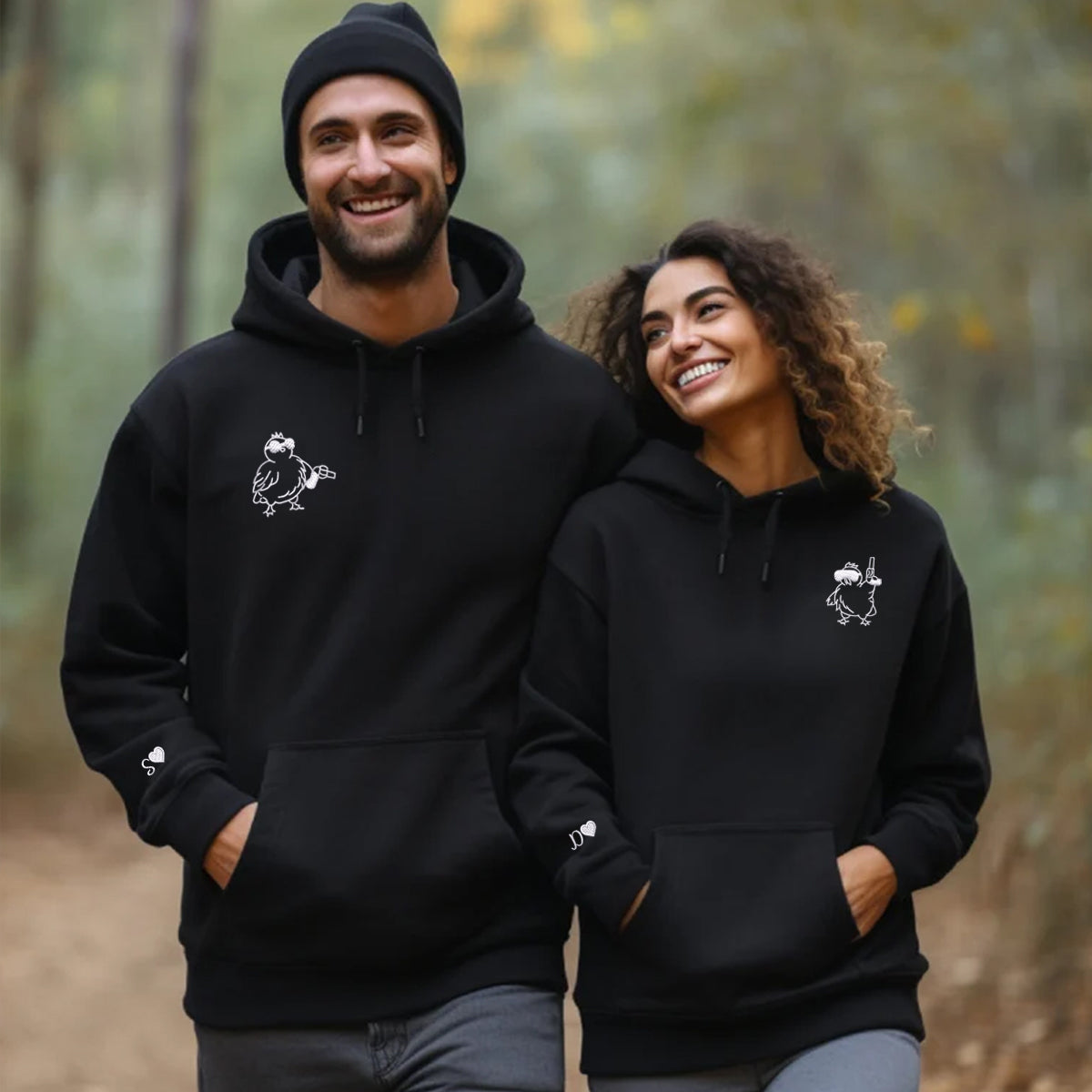 Sweats à capuche assortis avec motif poulet brodé personnalisé et pistolet pour couples
