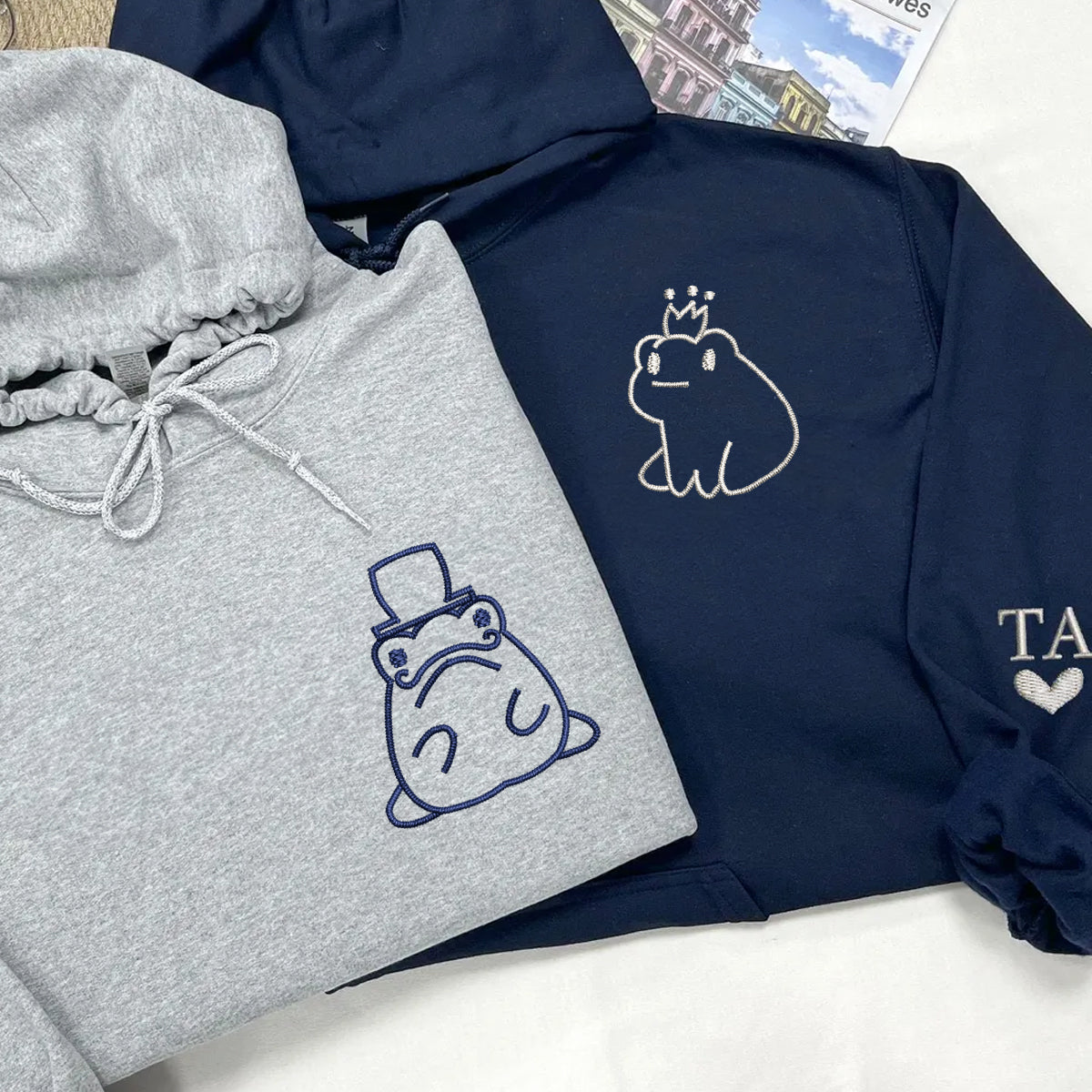 Individuell bestickte Froschkönig- und Froschkönigin-Kapuzenpullover für Paare