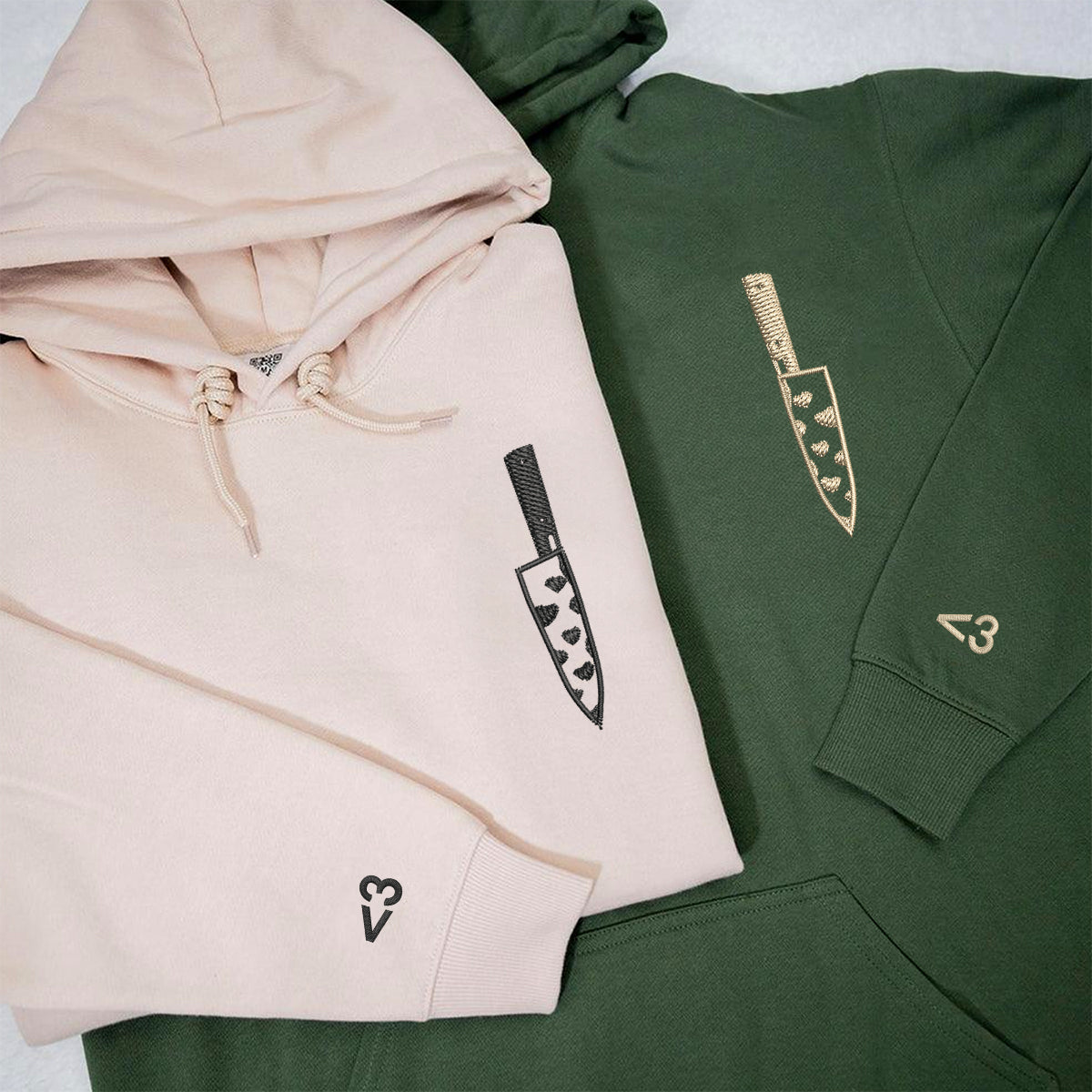 Individuell bestickte Herzmesser-Kapuzenpullover für Paare