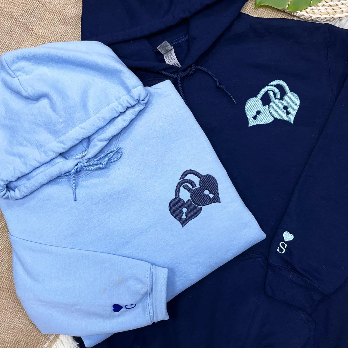 Sweats à capuche assortis avec cadenas d'amour brodés personnalisés pour couples