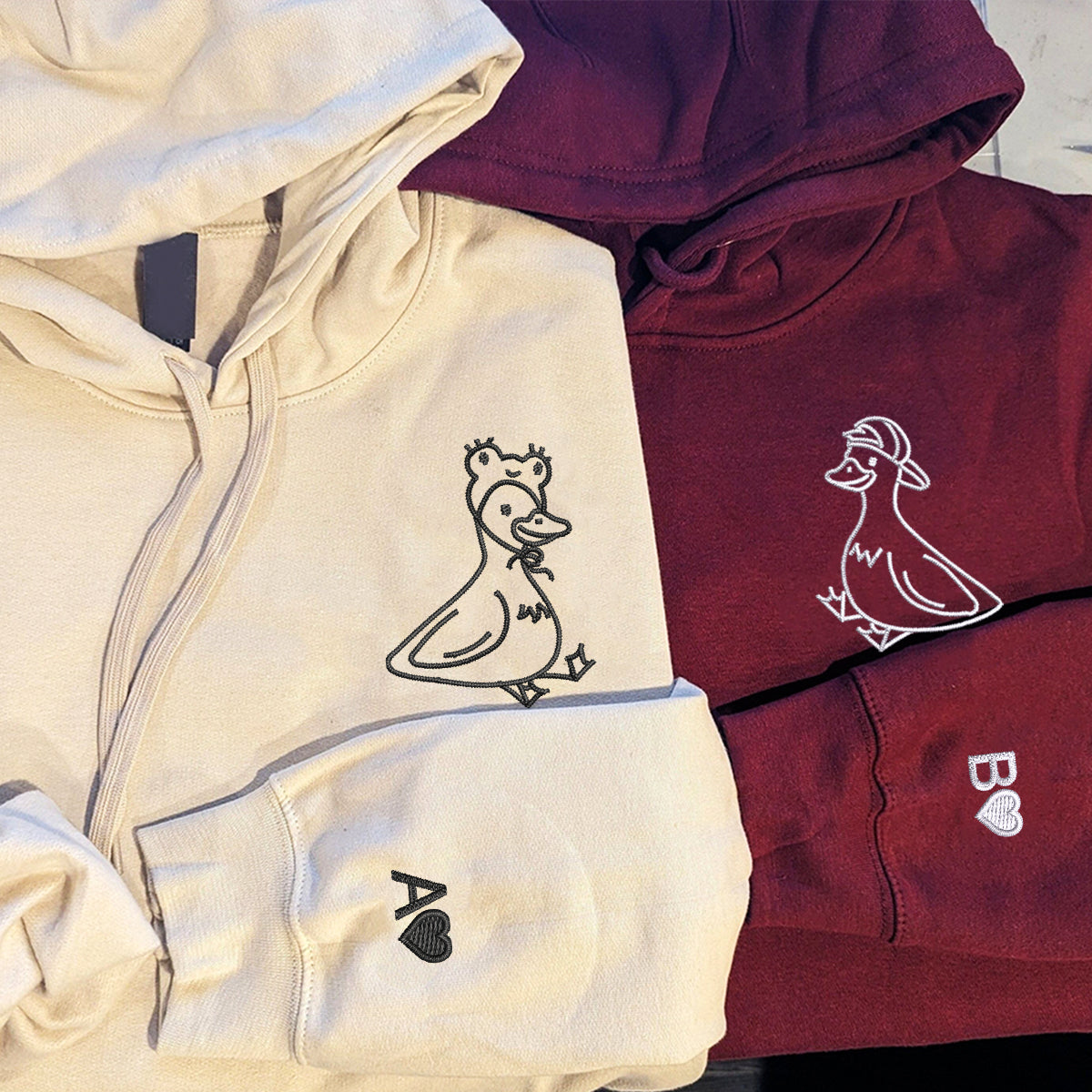 Individuell bestickte passende Hoodies mit hübscher Ente für Paare