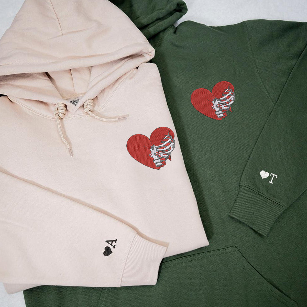 Individuell bestickte Skelett-Rippenherz-Kapuzenpullover für Paare