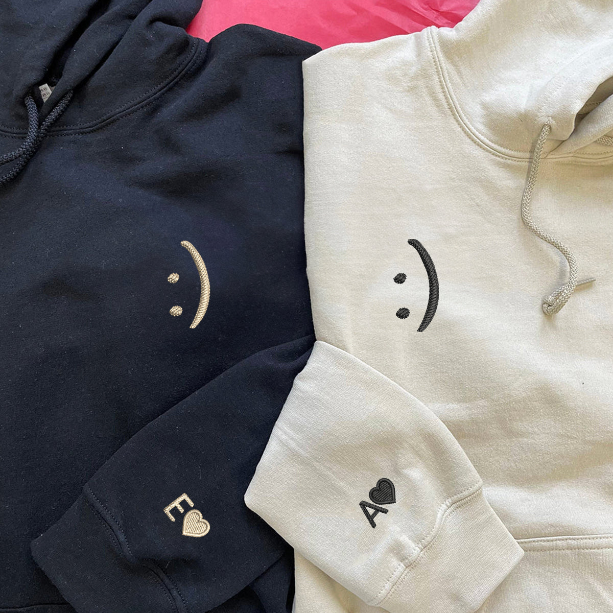 Individuell bestickte Smiley-Kapuzenpullover für Paare