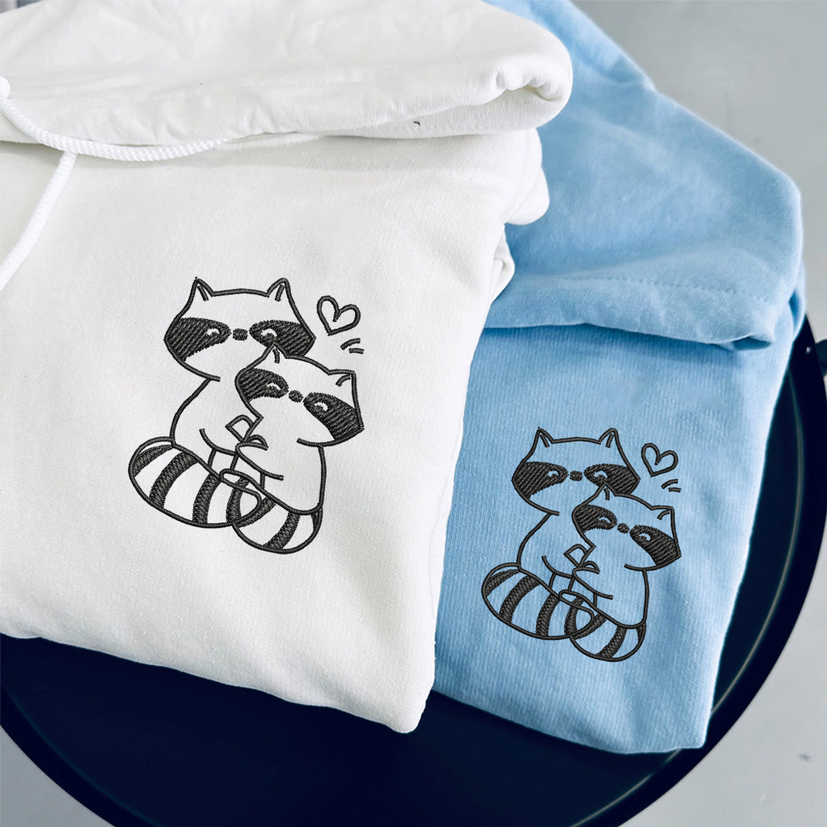 Sweats à capuche assortis brodés personnalisés Trash Pandas Love pour couples