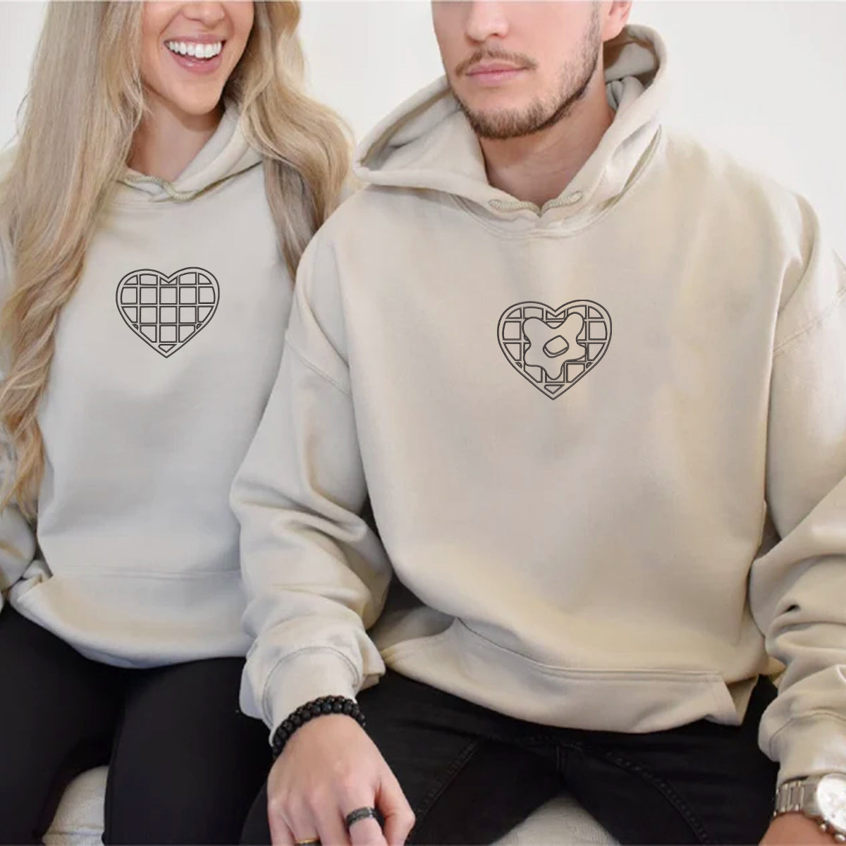 Individuell bestickte Waffelherzen passende Hoodies für Paare