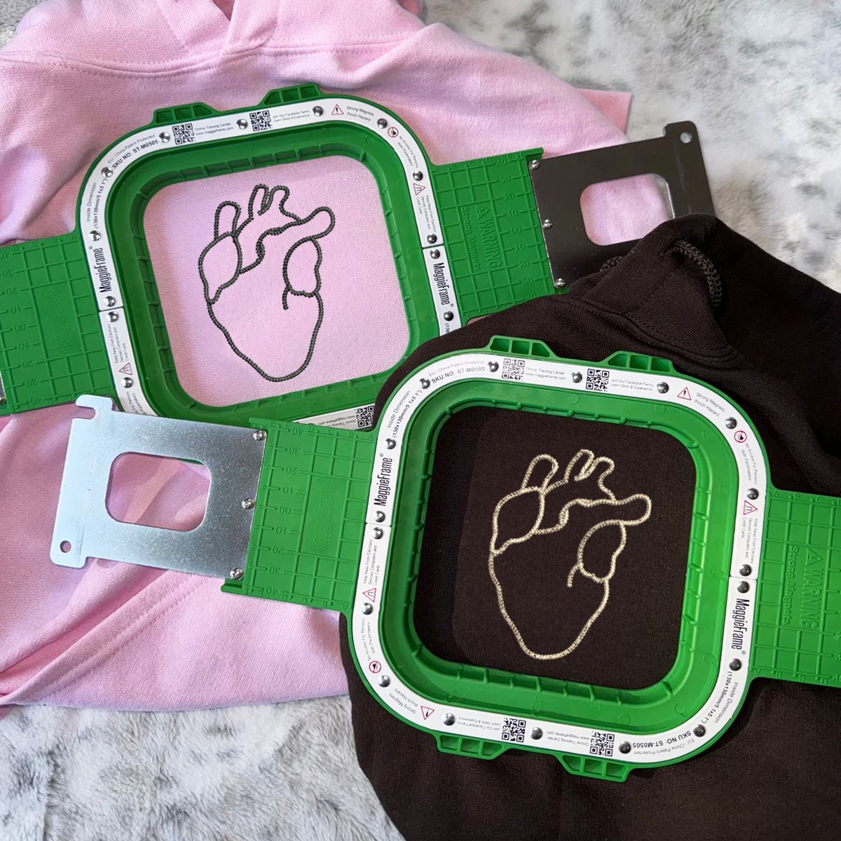 Individuell bestickte anatomische Herz-Kapuzenpullover für Paare