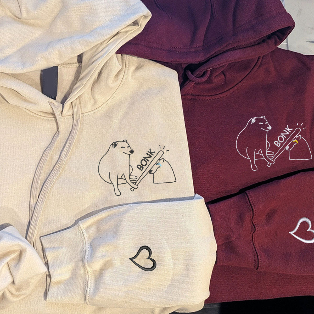 Sweats à capuche personnalisés brodés avec motif de chien en colère pour couples