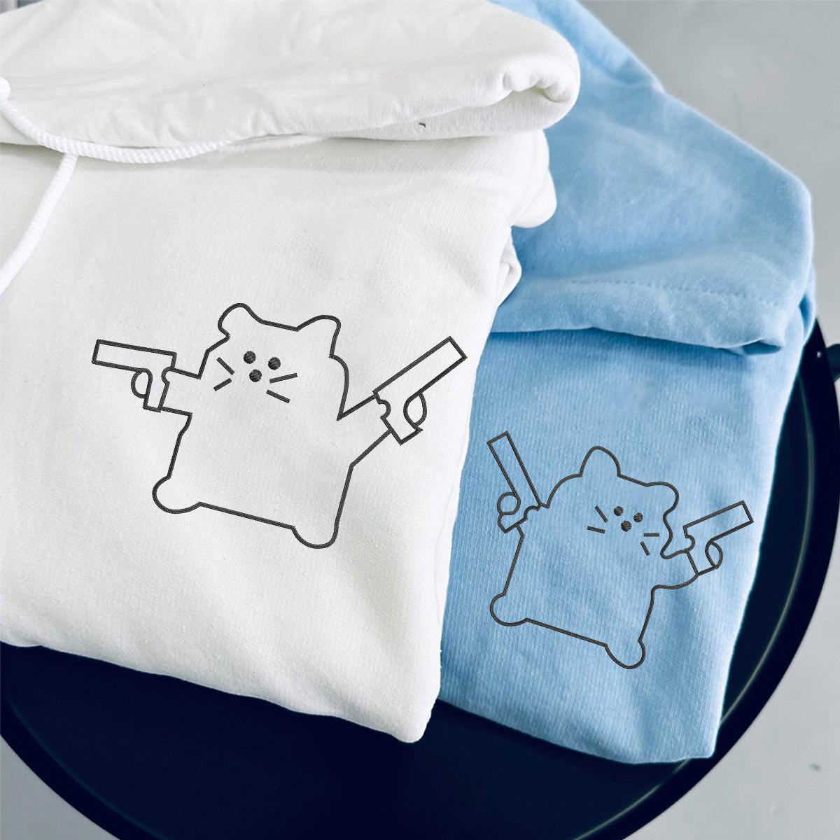 Individuell bestickte Katze mit Pistole, passende Hoodies für Paare