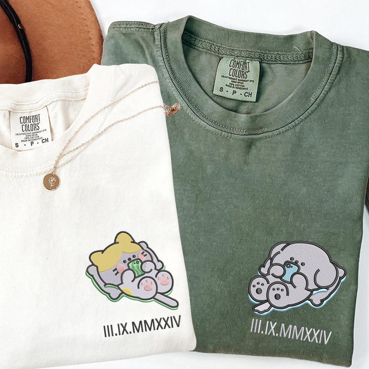 Individuell bestickte Katze x Hund Benutzerdefinierte römische Ziffer passende T-Shirts für Paare