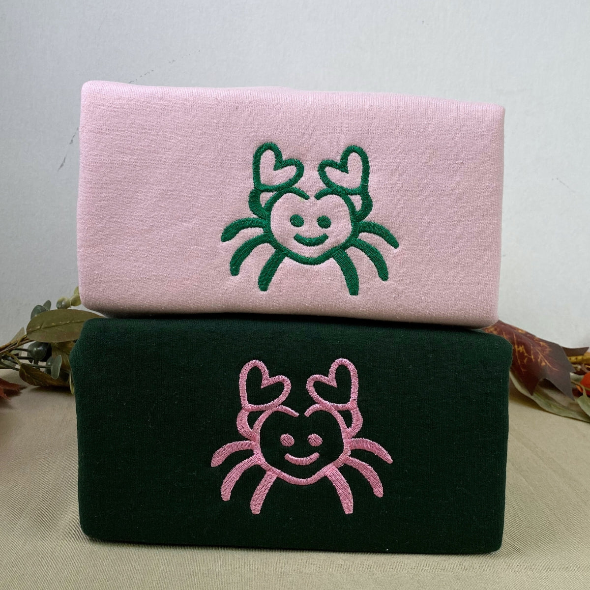 Individuell bestickte Krabbenliebe-Kapuzenpullover für Paare