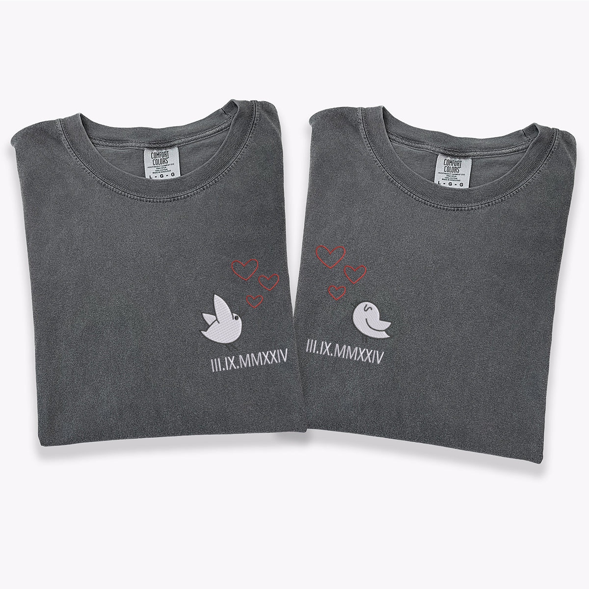 T-shirts personnalisés brodés avec des oiseaux mignons pour couples, avec chiffres romains assortis