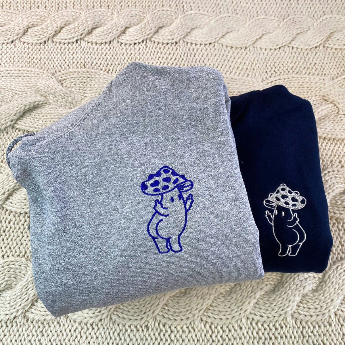 Benutzerdefinierte bestickte süße Hände Pilz passende Hoodies für Paare