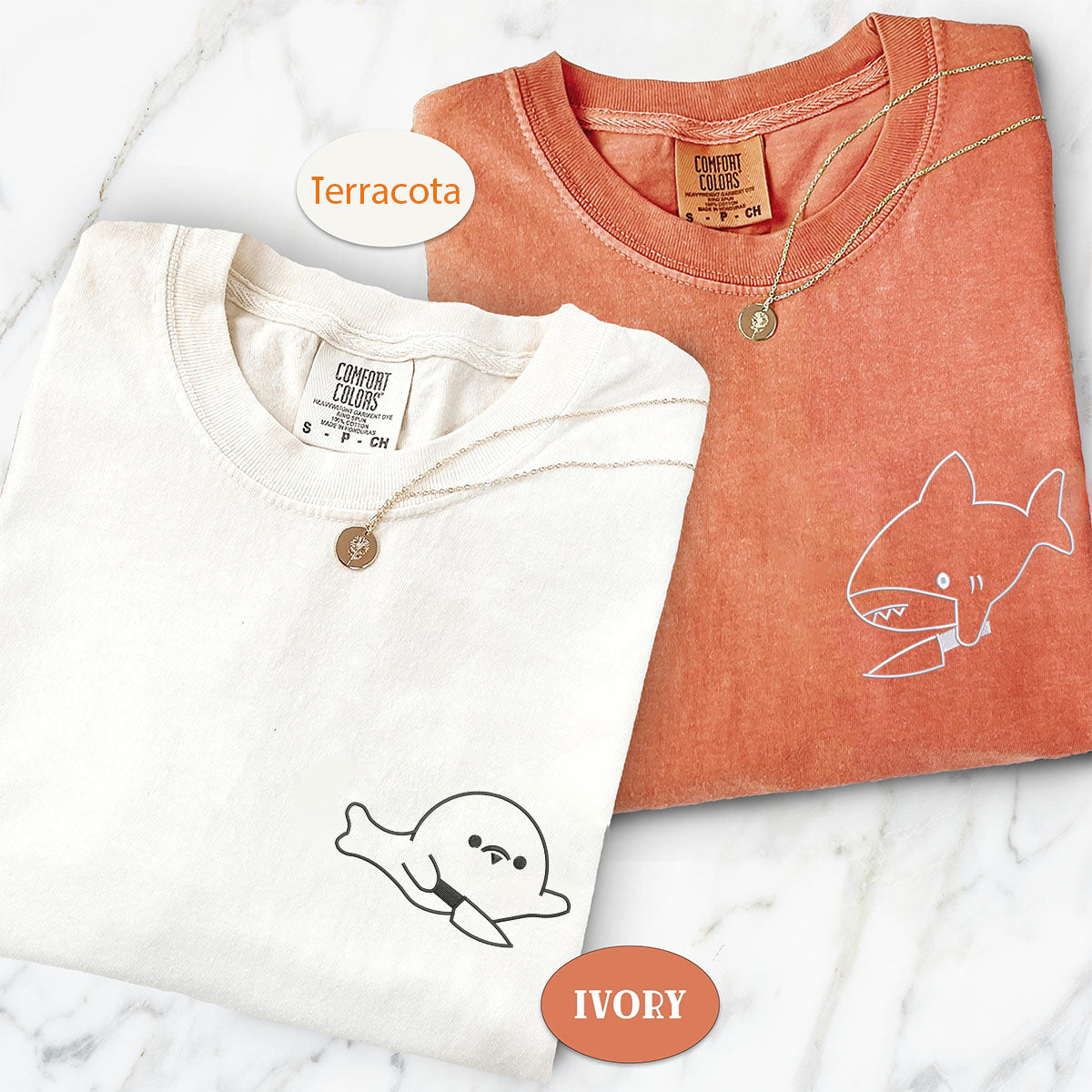 T-shirts personnalisés brodés avec un joli requin et un phoque assortis pour les couples