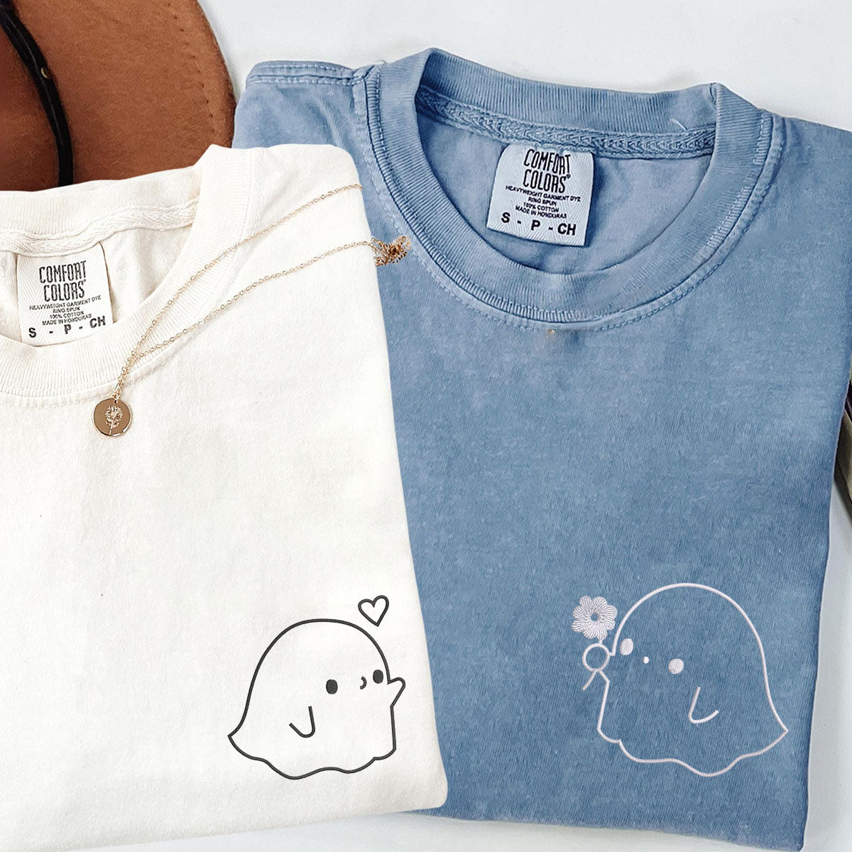 T-shirts assortis personnalisés brodés avec un joli fantôme pour couples