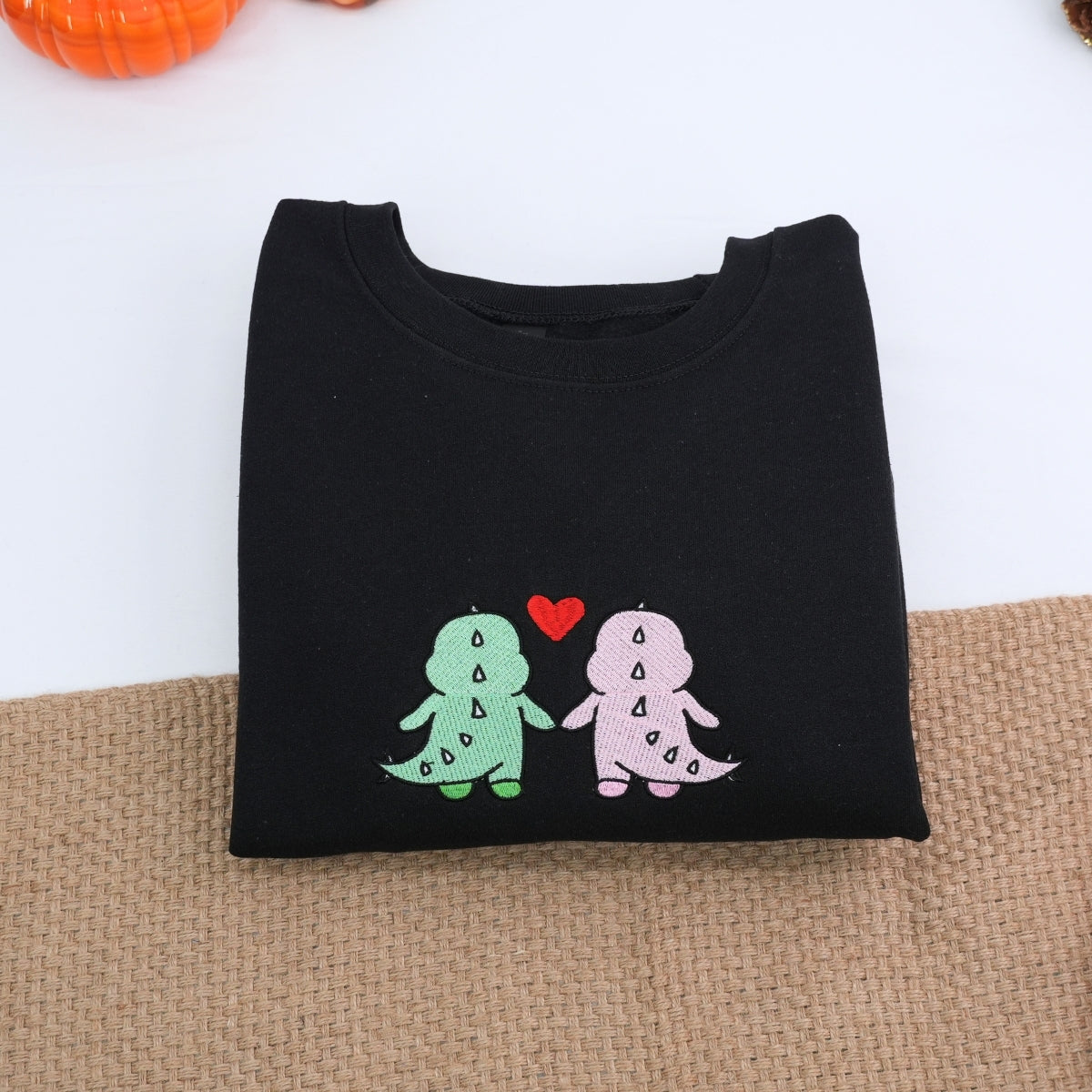 Individuell bestickte Dinosaurier-Paar-Kapuzenpullover für Paare