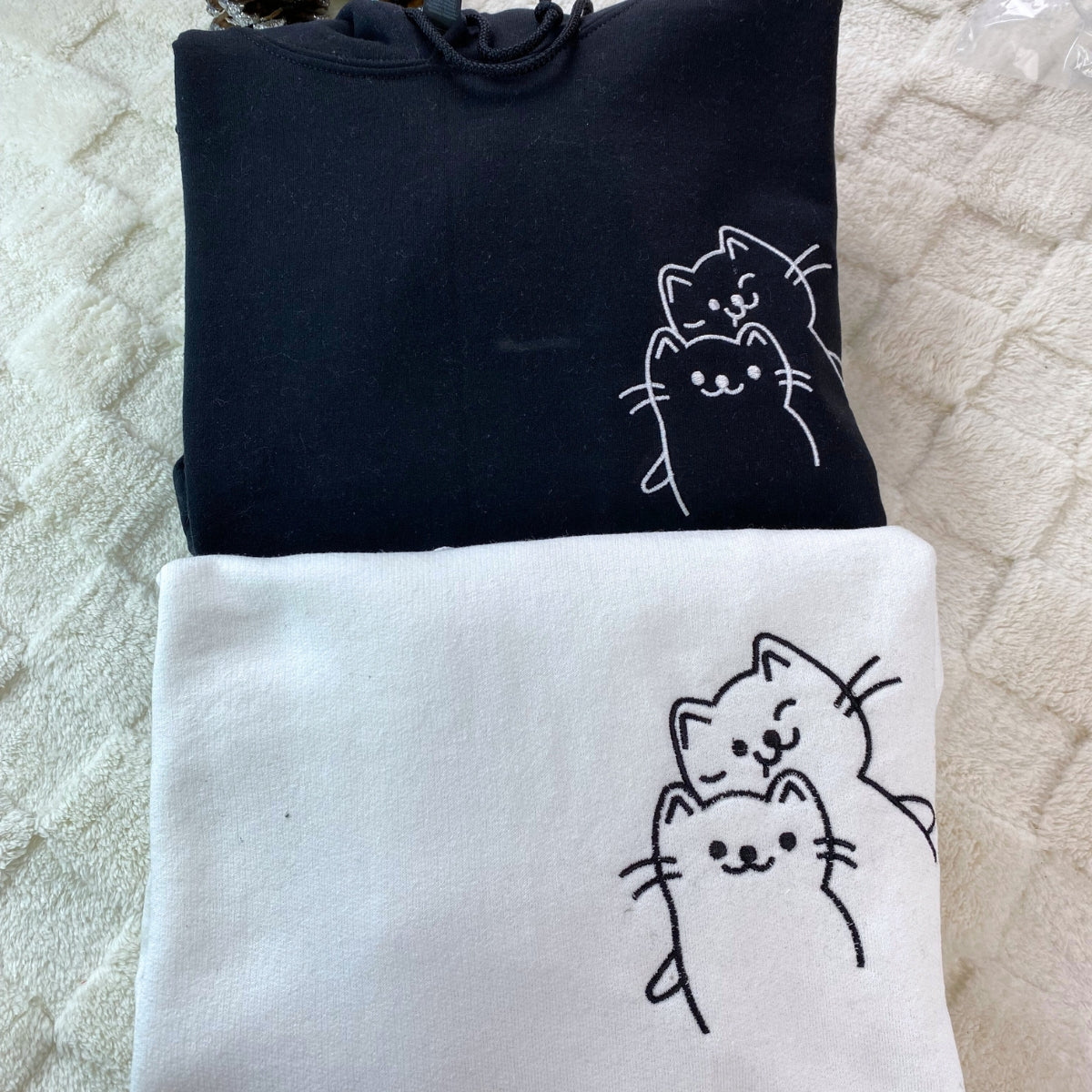 Sweats à capuche assortis avec motif de chat Doodle brodé personnalisé pour couples