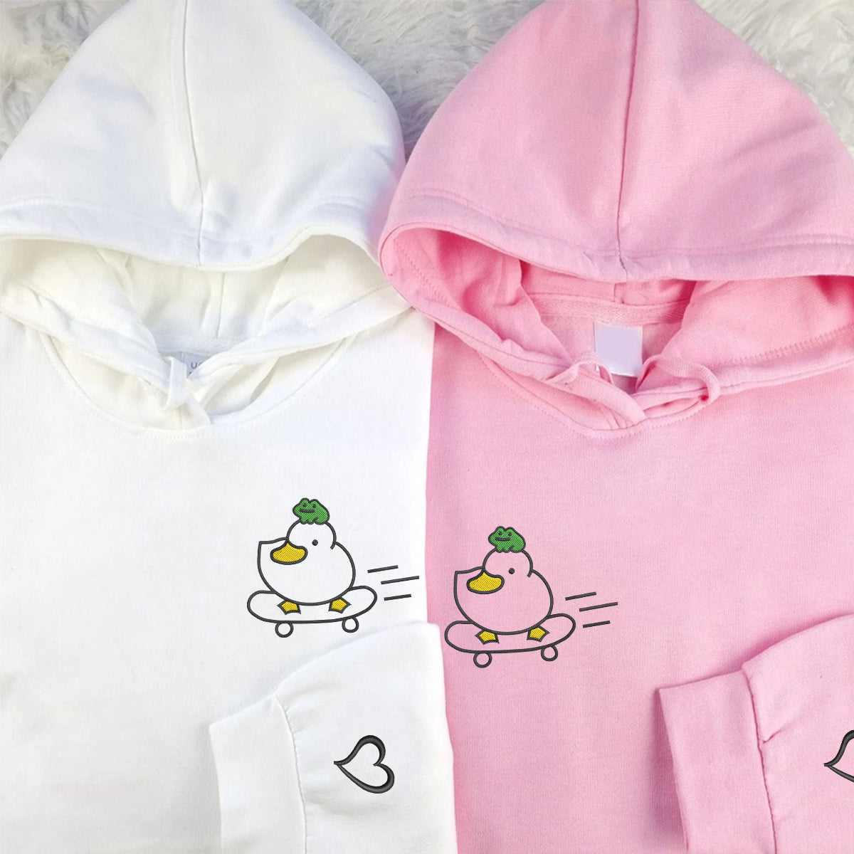 Individuell bestickte Kapuzenpullover mit Ente und Frosch für Paare