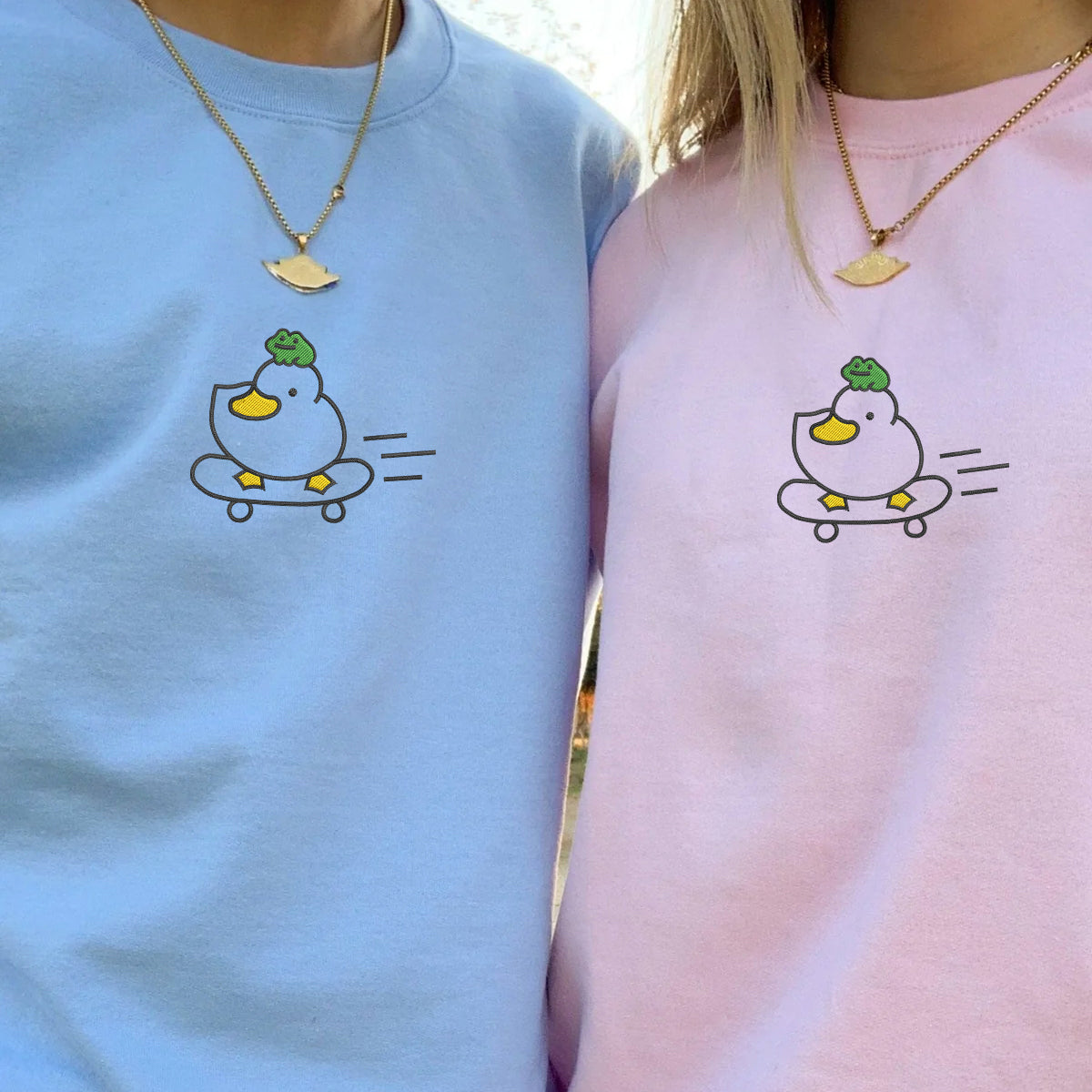 Individuell bestickte Kapuzenpullover mit Ente und Frosch für Paare