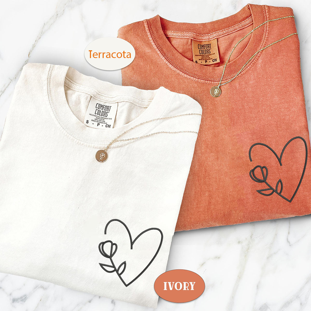Individuell bestickte Blumenherz-T-Shirts für Paare