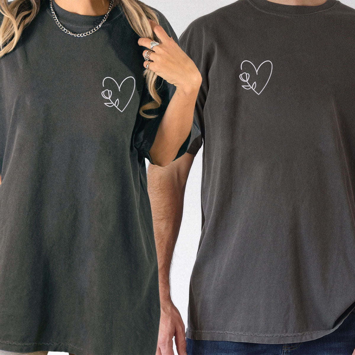 Individuell bestickte Blumenherz-T-Shirts für Paare
