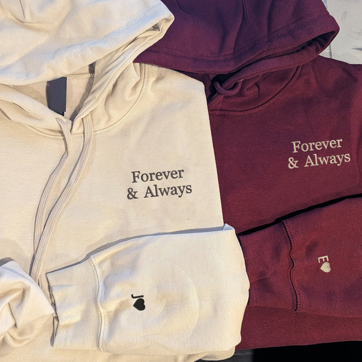 Individuell bestickte „Forever and Always“-Kapuzenpullover für Paare