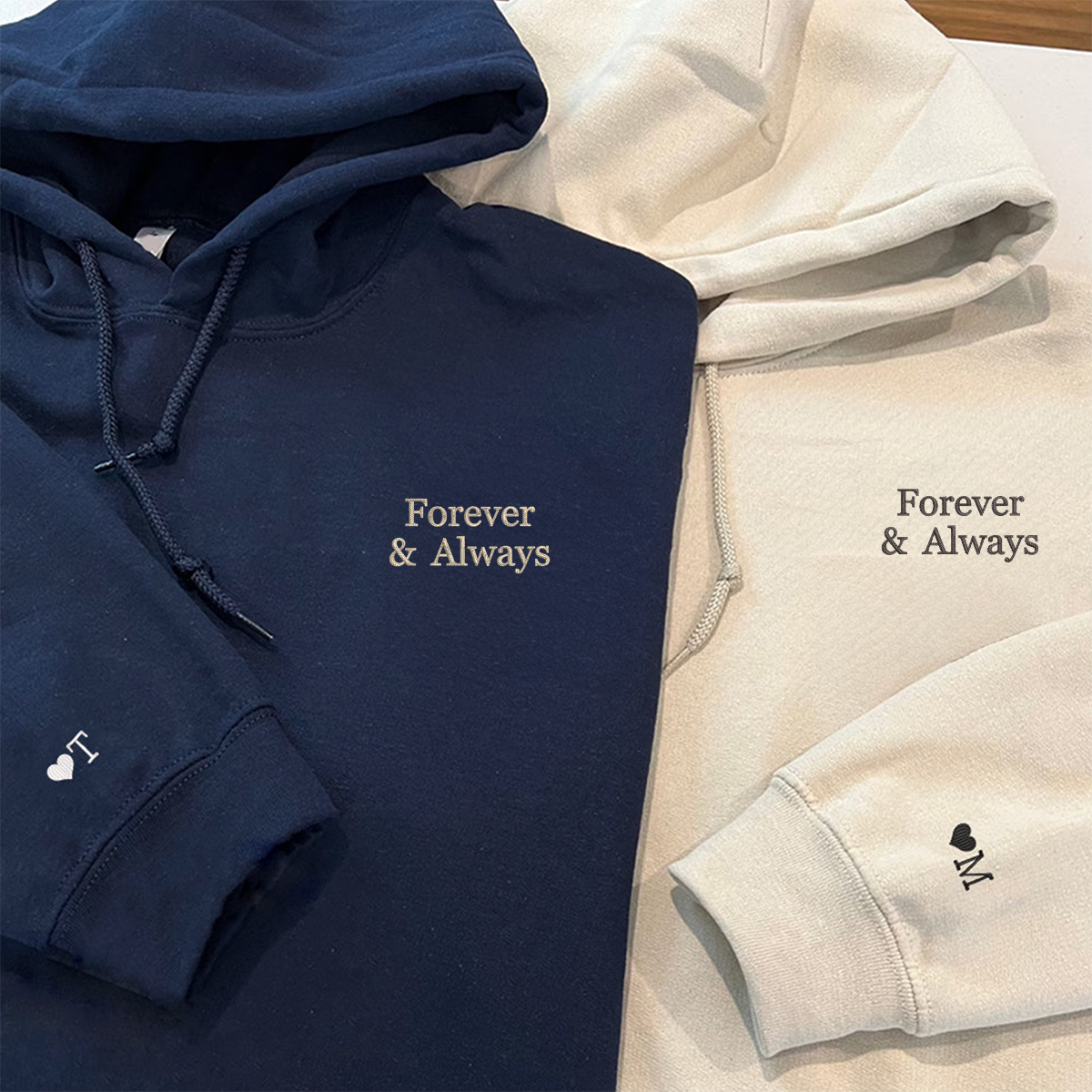 Individuell bestickte „Forever and Always“-Kapuzenpullover für Paare