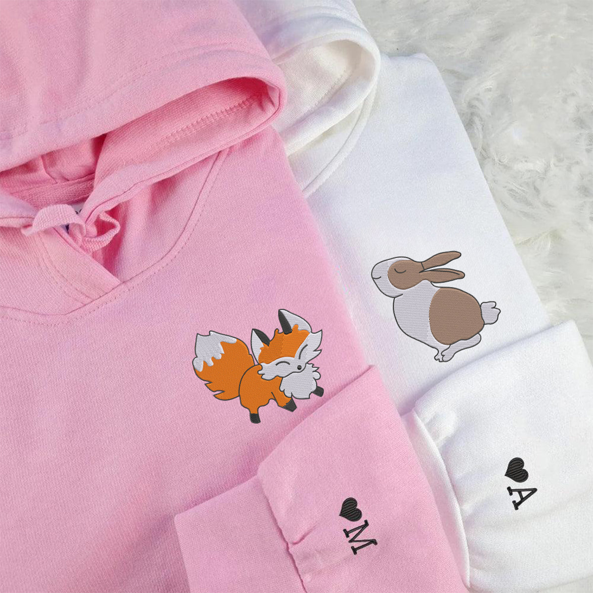 Individuell bestickte Fuchs- und Kaninchen-Kapuzenpullover für Paare