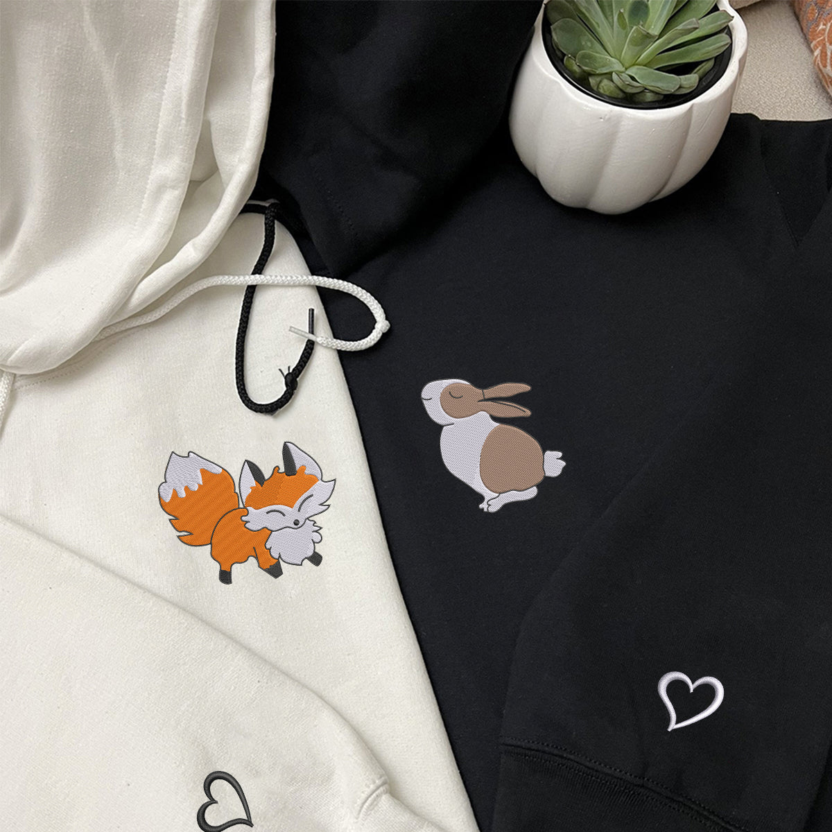 Individuell bestickte Fuchs- und Kaninchen-Kapuzenpullover für Paare