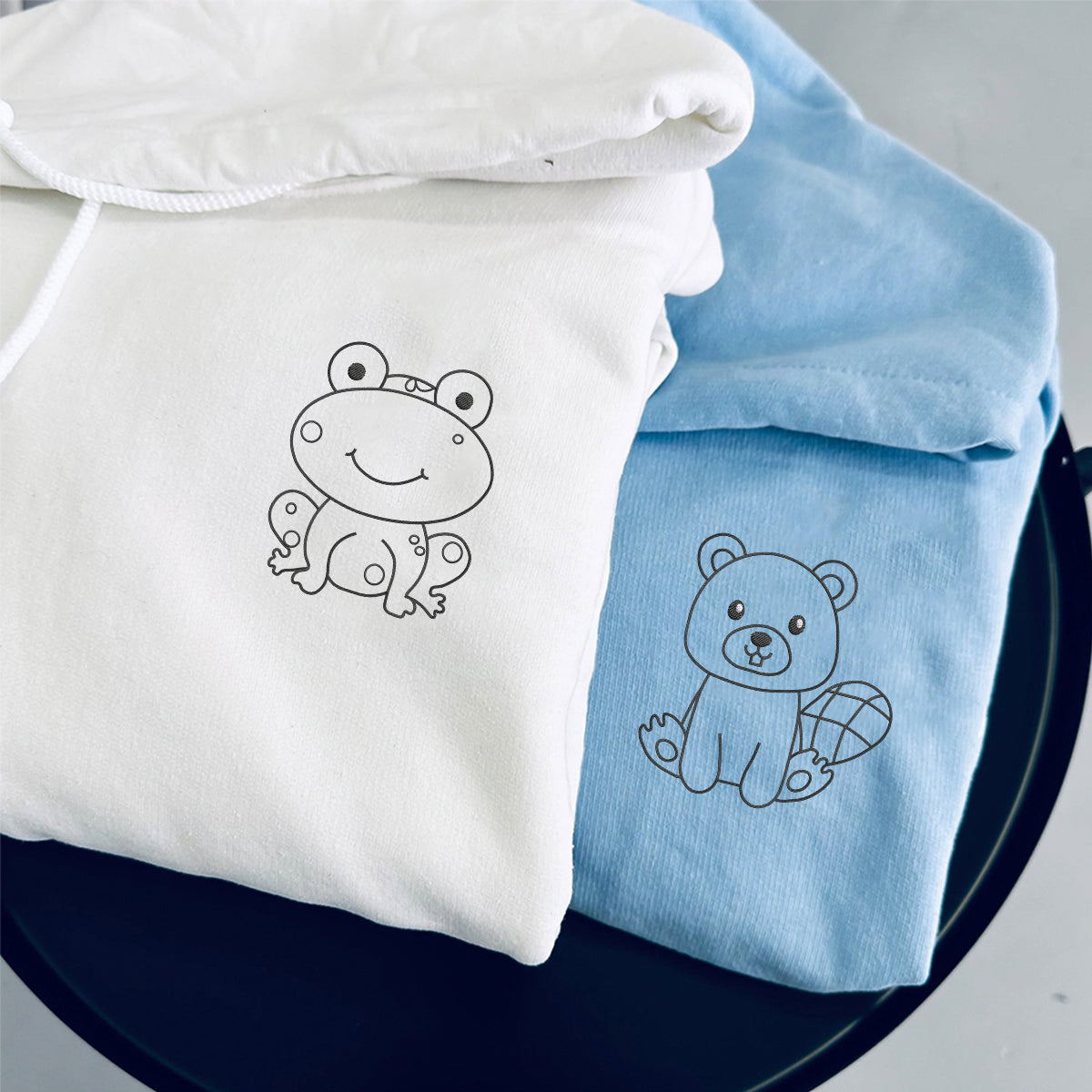 Sweats à capuche assortis brodés personnalisés grenouille et castor pour couples