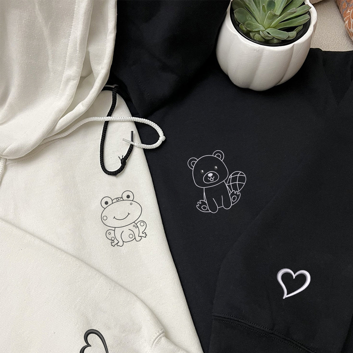 Sweats à capuche assortis brodés personnalisés grenouille et castor pour couples