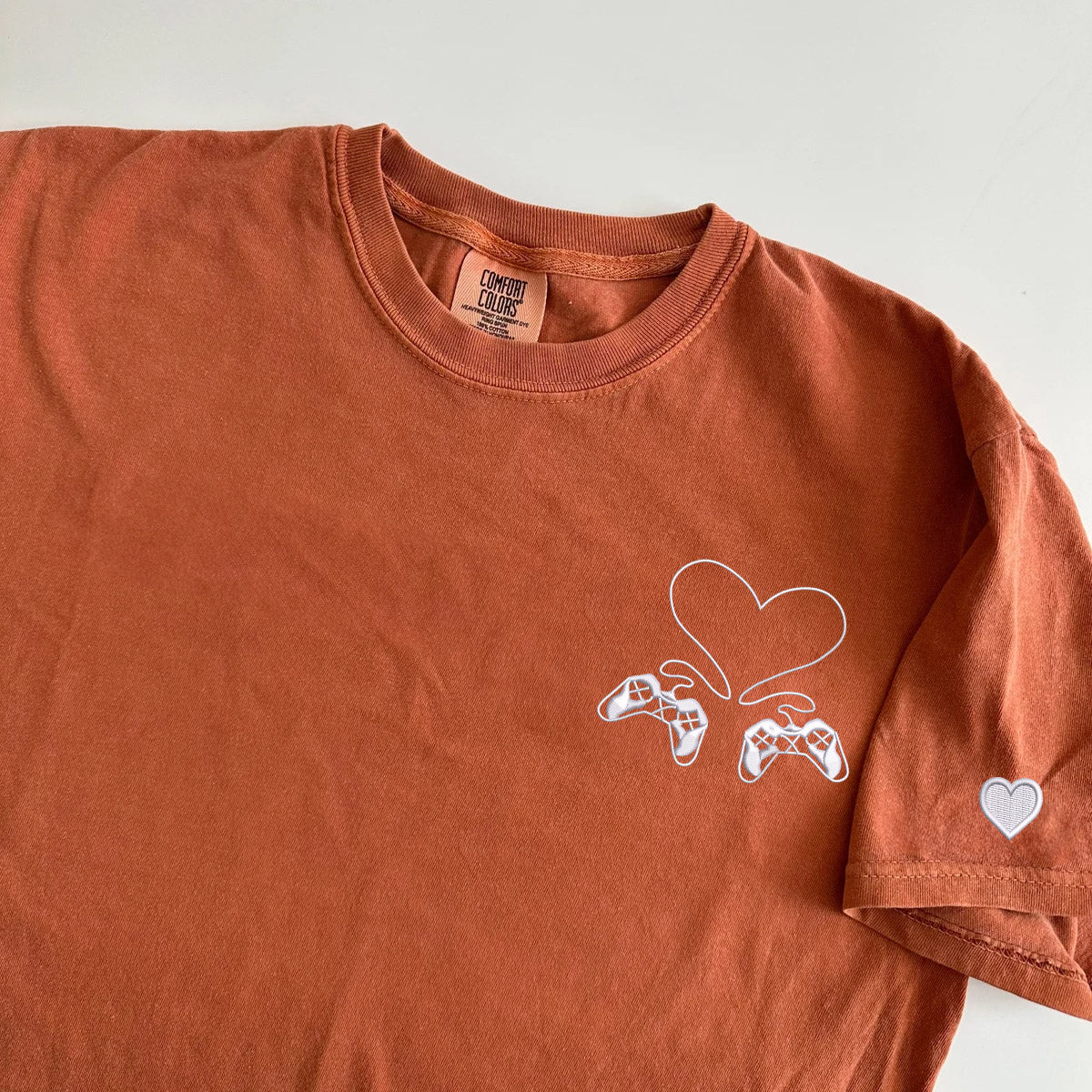 T-shirts assortis personnalisés avec manette de jeu brodée pour couples