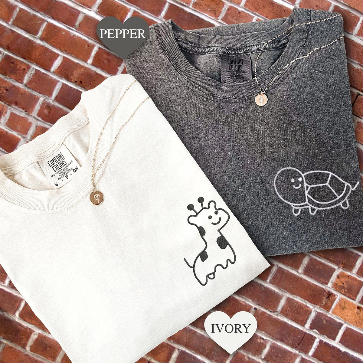 Individuell bestickte Giraffe und Schildkröte passende T-Shirts für Paare