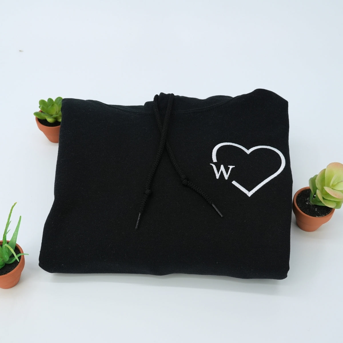 Sweats à capuche assortis avec initiales en forme de cœur brodées personnalisées pour couples