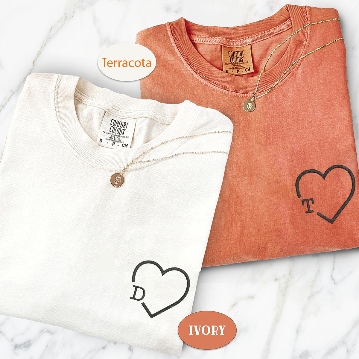 Individuell bestickte Herz-Initialen Passende T-Shirts für Paare