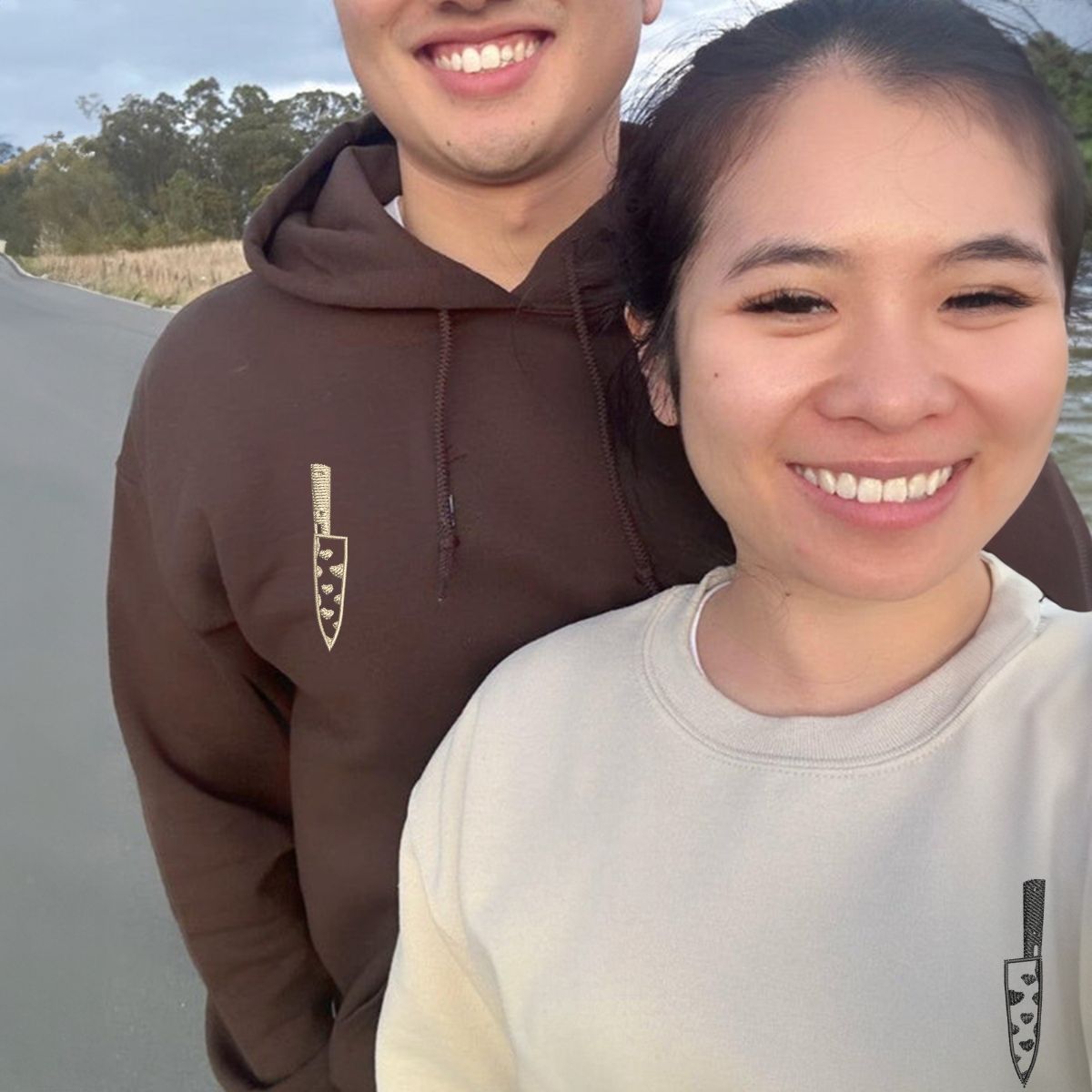 Individuell bestickte Herzmesser-Kapuzenpullover für Paare