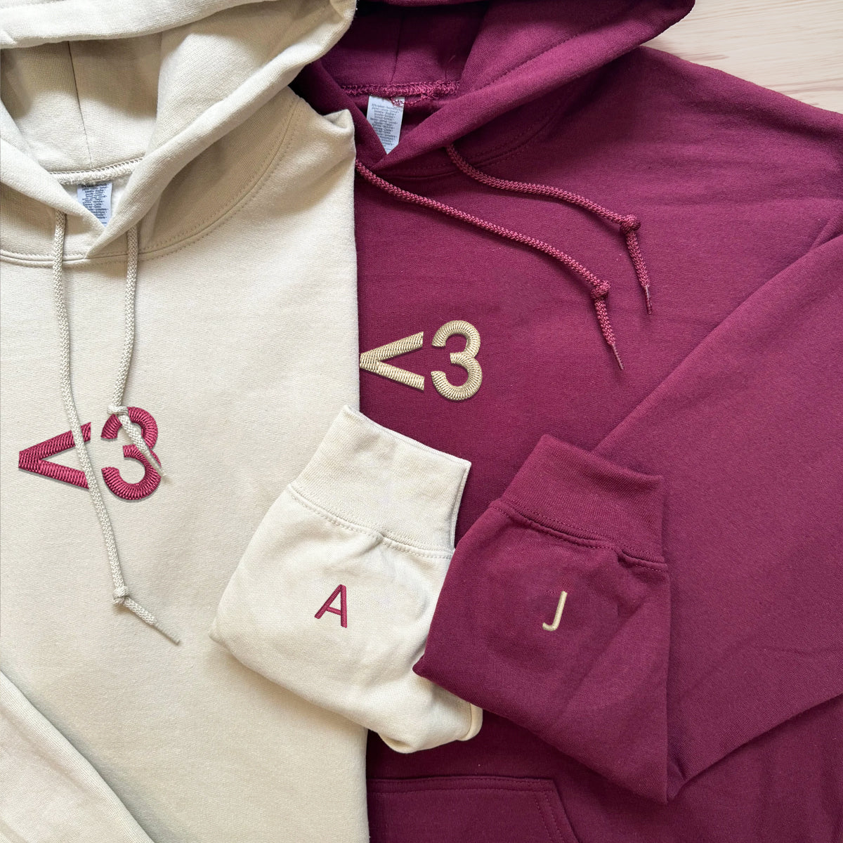 Individuell bestickte Herz-Kapuzenpullover für Paare