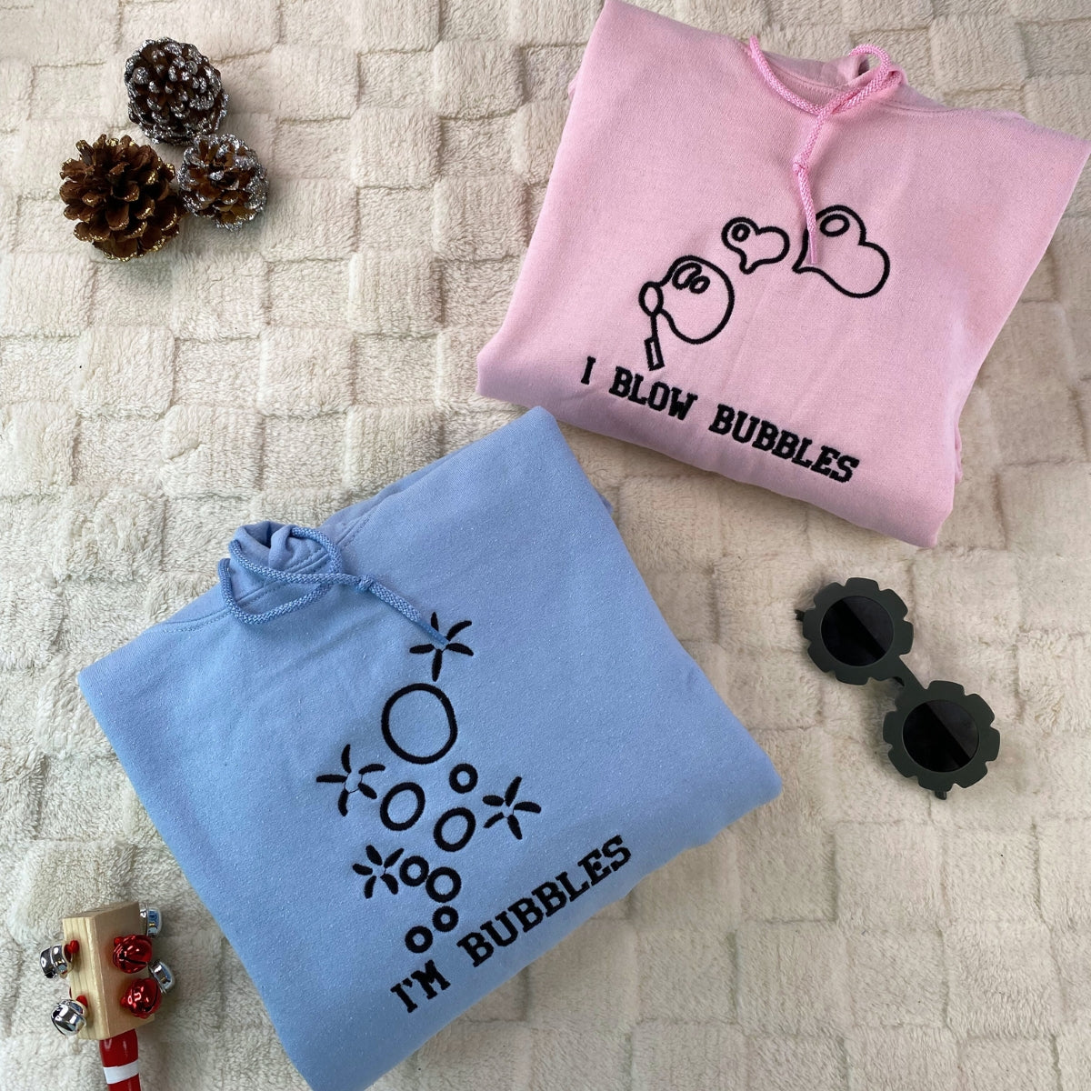 Individuell bestickte „I Blow Bubbles“-Kapuzenpullover für Paare
