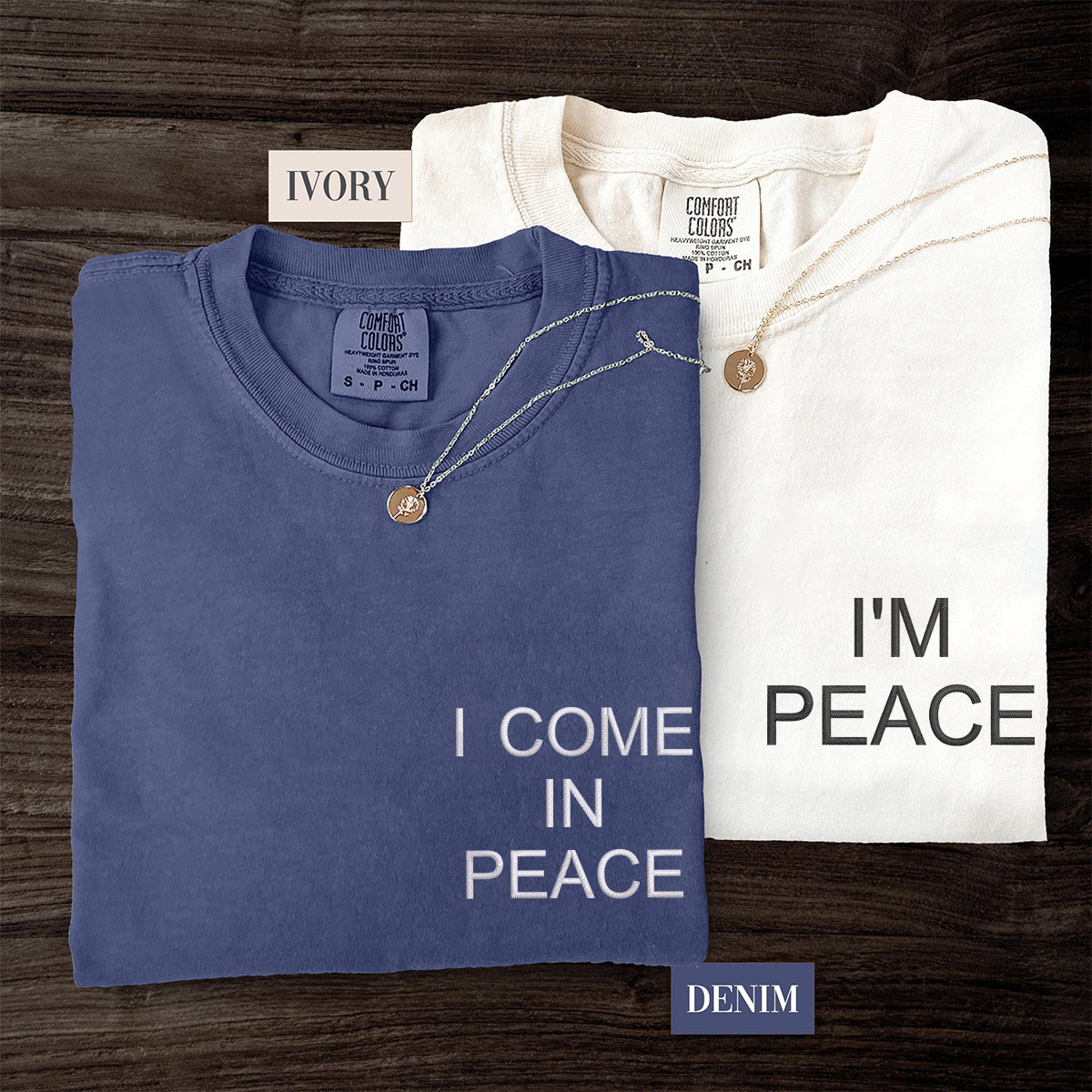 Individuell bestickte „I Come In Peace“-T-Shirts für Paare