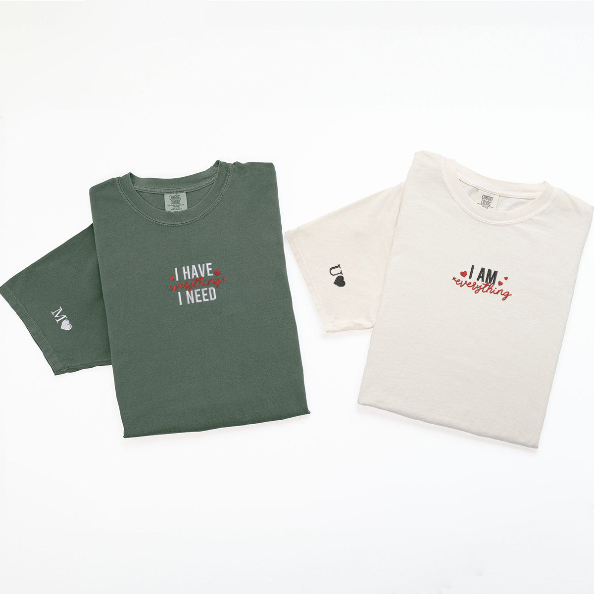 T-shirts brodés personnalisés assortis « J'ai tout ce dont j'ai besoin, je suis tout » pour couples