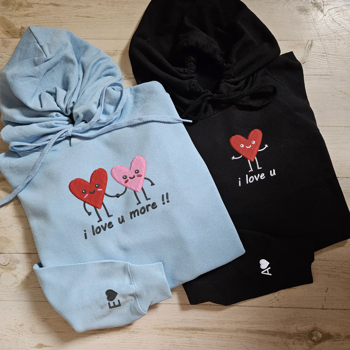 Sweats à capuche personnalisés brodés « Je t'aime plus » assortis pour couples