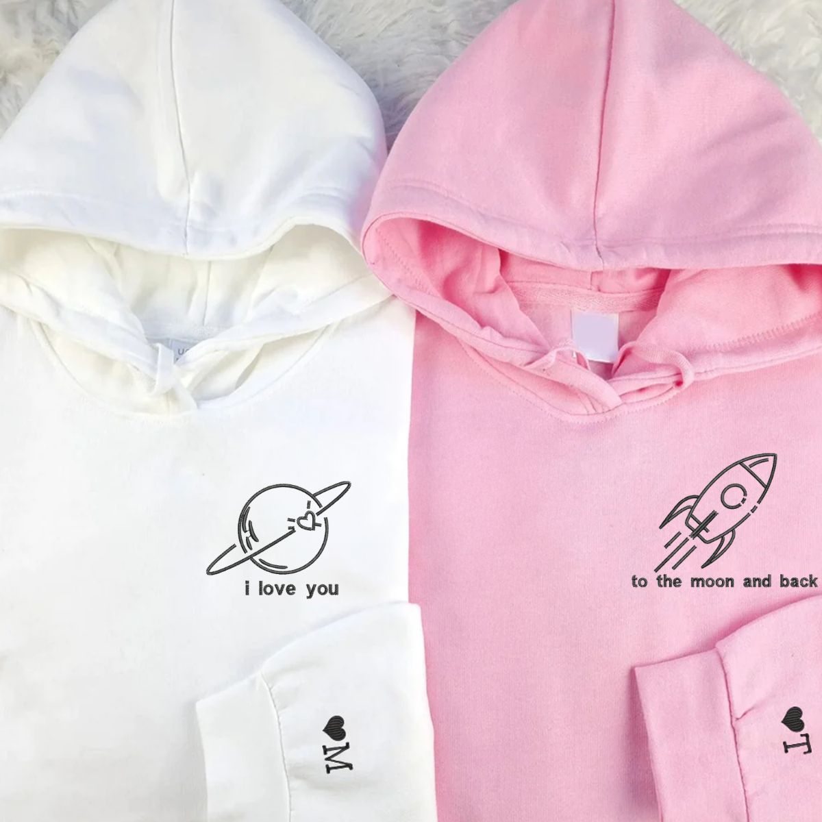 Individuell bestickte „I Love You To The Moon And Back“-Kapuzenpullover für Paare