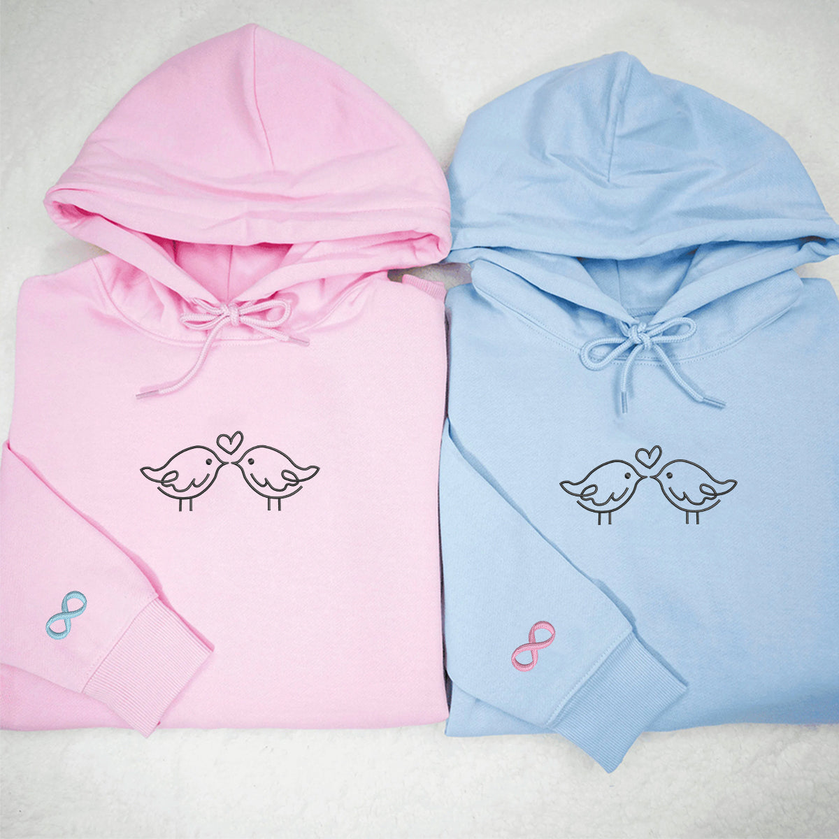 Individuell bestickte Kussvogel-Kapuzenpullover für Paare